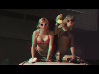 3d awesome girls in bikinis washing a car (anaglyph)